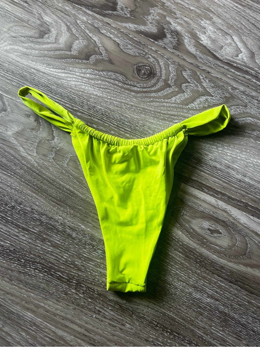 NWOT Neon Green Scrunch Cheeky bikini bottoms size small